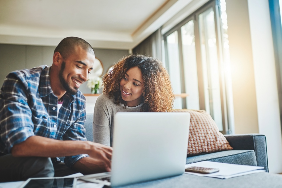 Hispanic financial advisor in a consultation with a multigenerational family